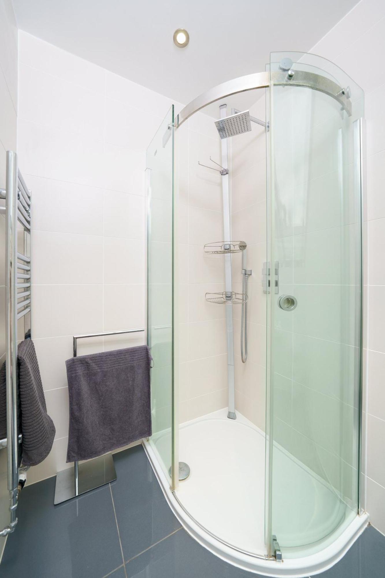 En-Suite Room In Zone 1 런던 외부 사진