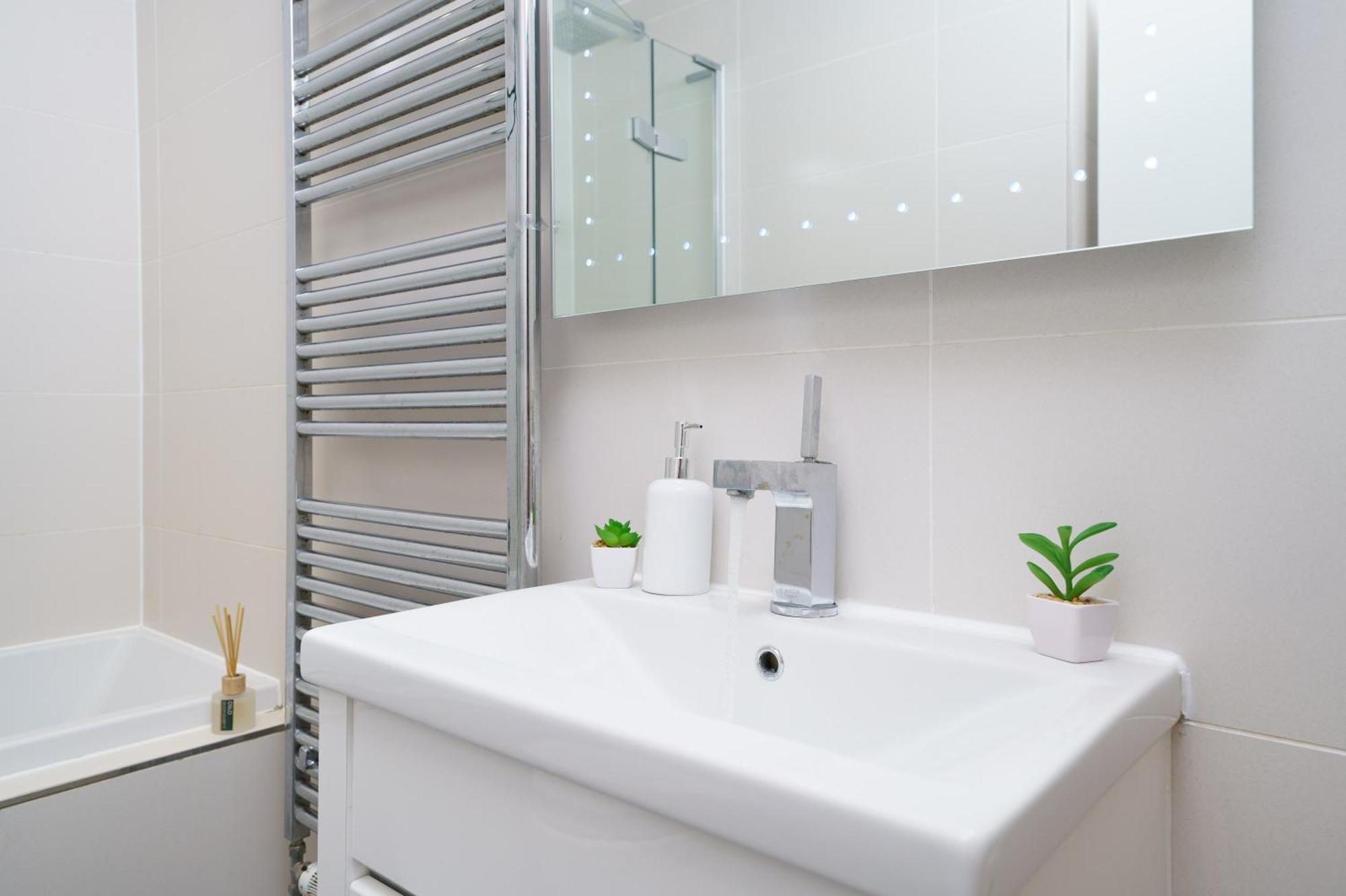 En-Suite Room In Zone 1 런던 외부 사진